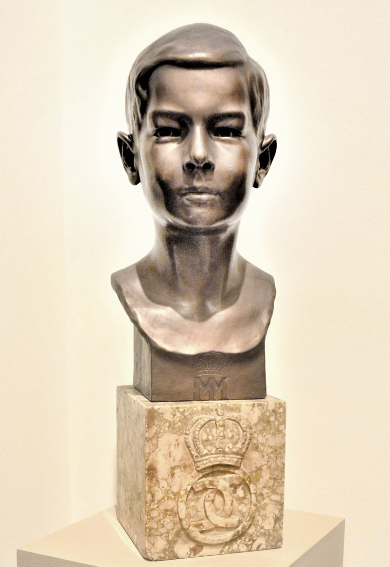 Alice Gosztony, Portretul Regelui Mihai I de Romania, 1932, bronz (patrimoniu MNAR)