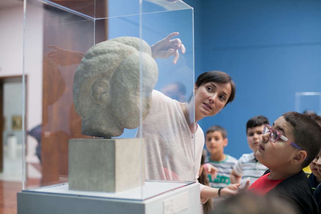 Discutăm despre Brâncuşi. Program în Galeria de Artă Românească Modernă