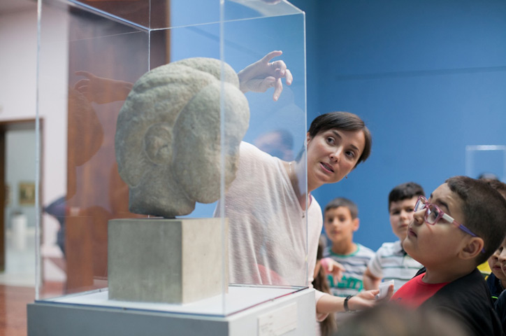 Discutăm despre Brâncuşi. Program în Galeria de Artă Românească Modernă