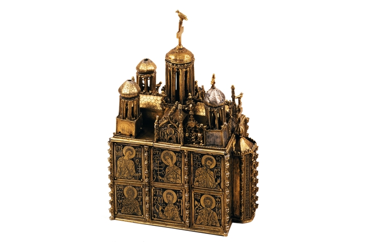 Chivot. Model miniatural din argint al unei biserici. Țara Românească, circa 1500. 